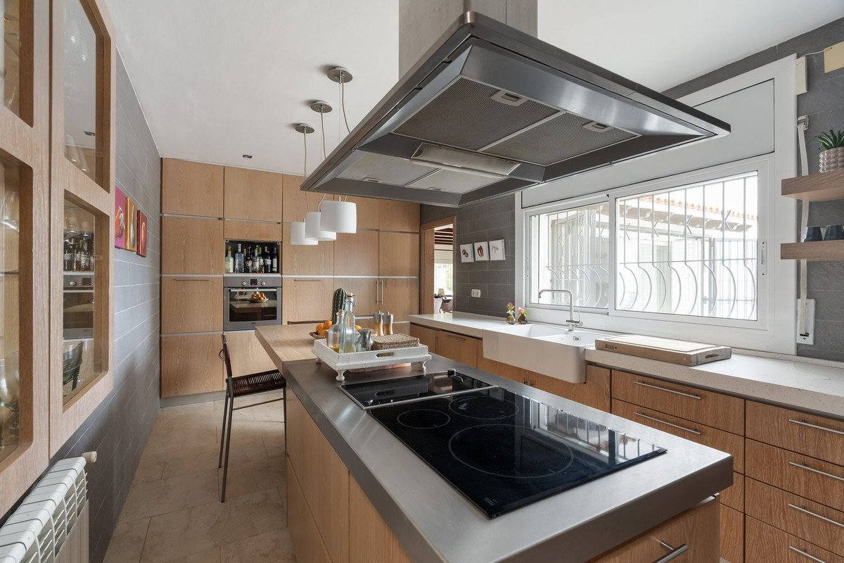6 Bed Detached Villa in Sitges
