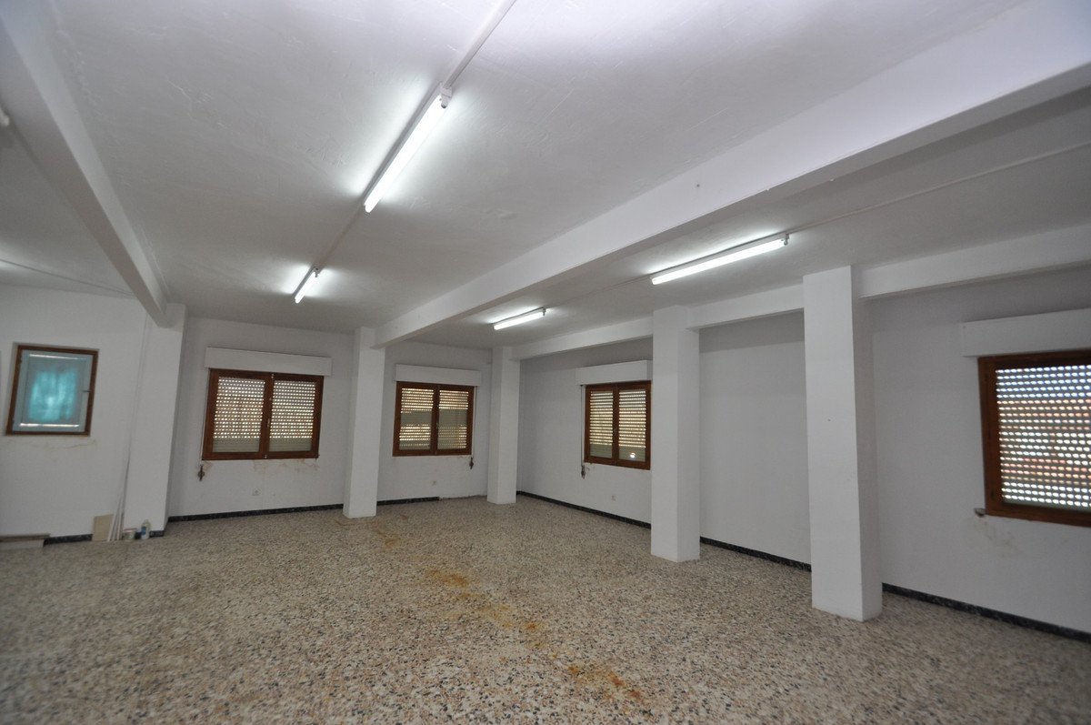 5 Bed Ground Floor Apartment in Pinoso