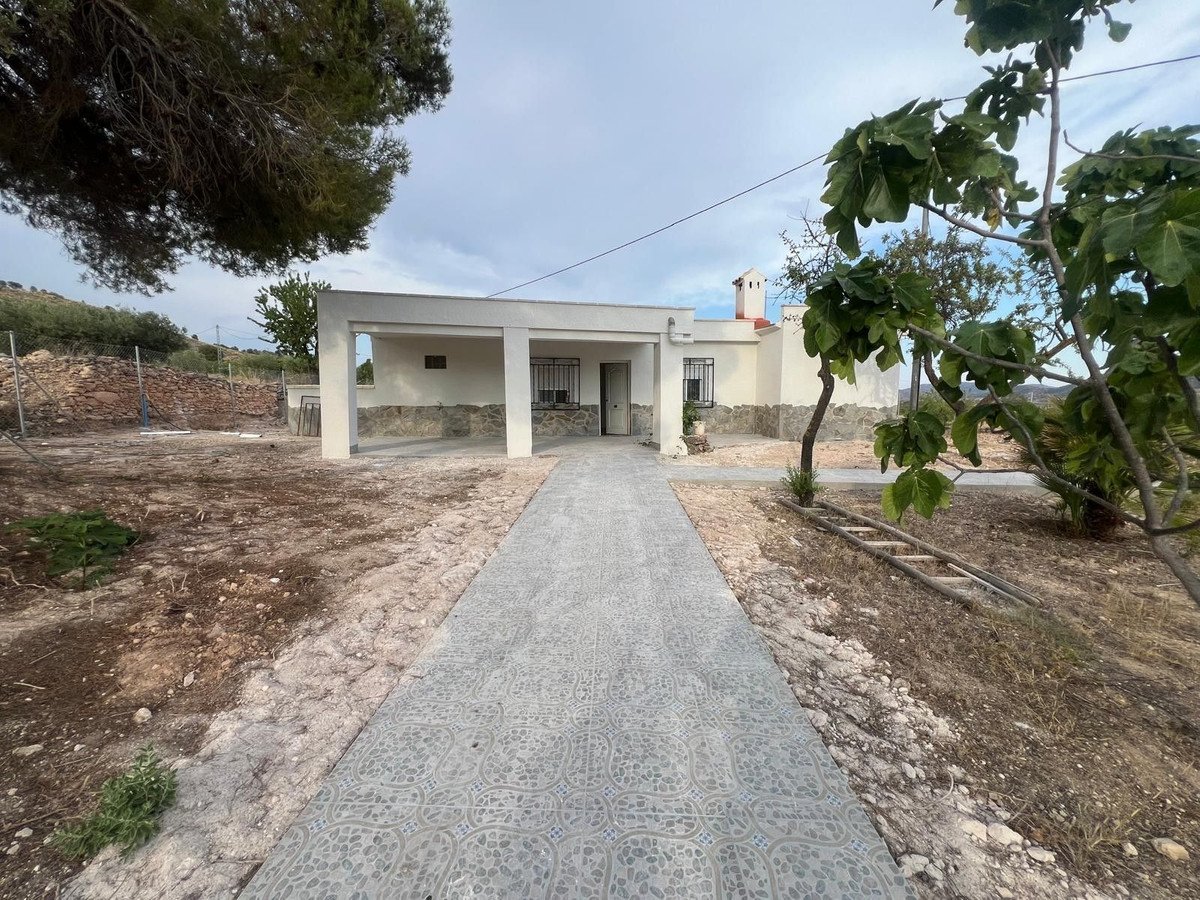 4 Bed Detached Villa in La Solana