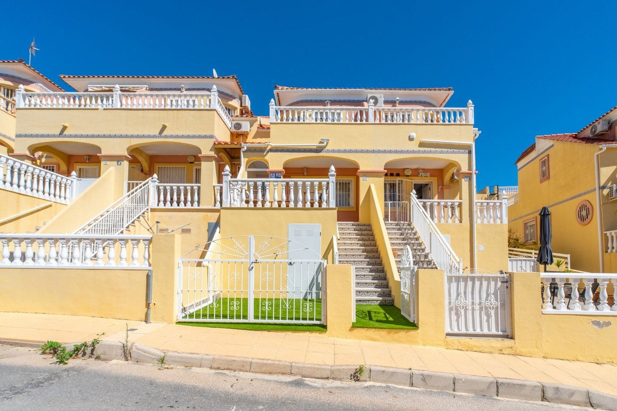 2 Bed Townhouse in Villamartin