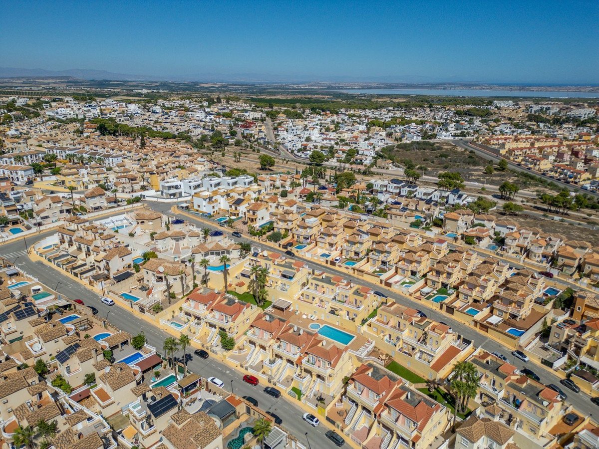 2 Bed Townhouse in Villamartin