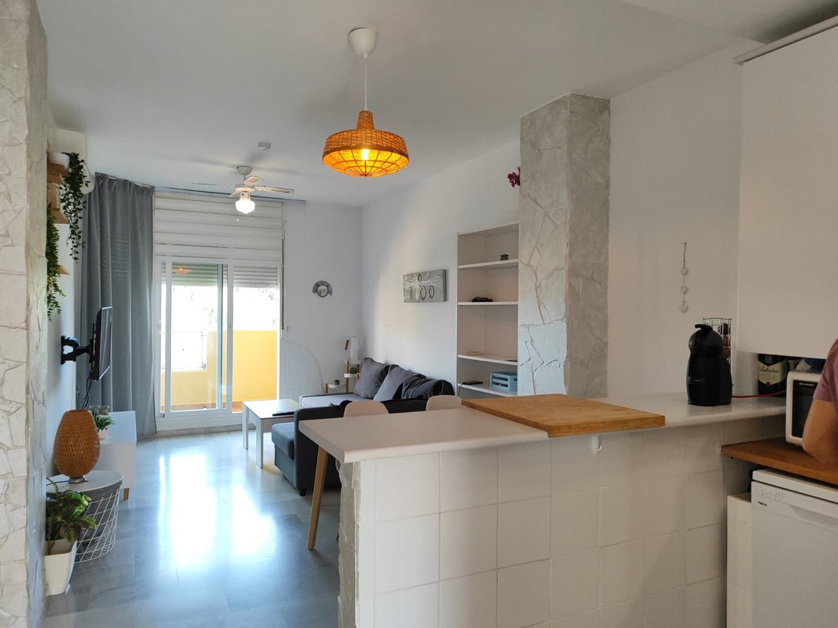 2 Bed Middle Floor Apartment in Fuengirola