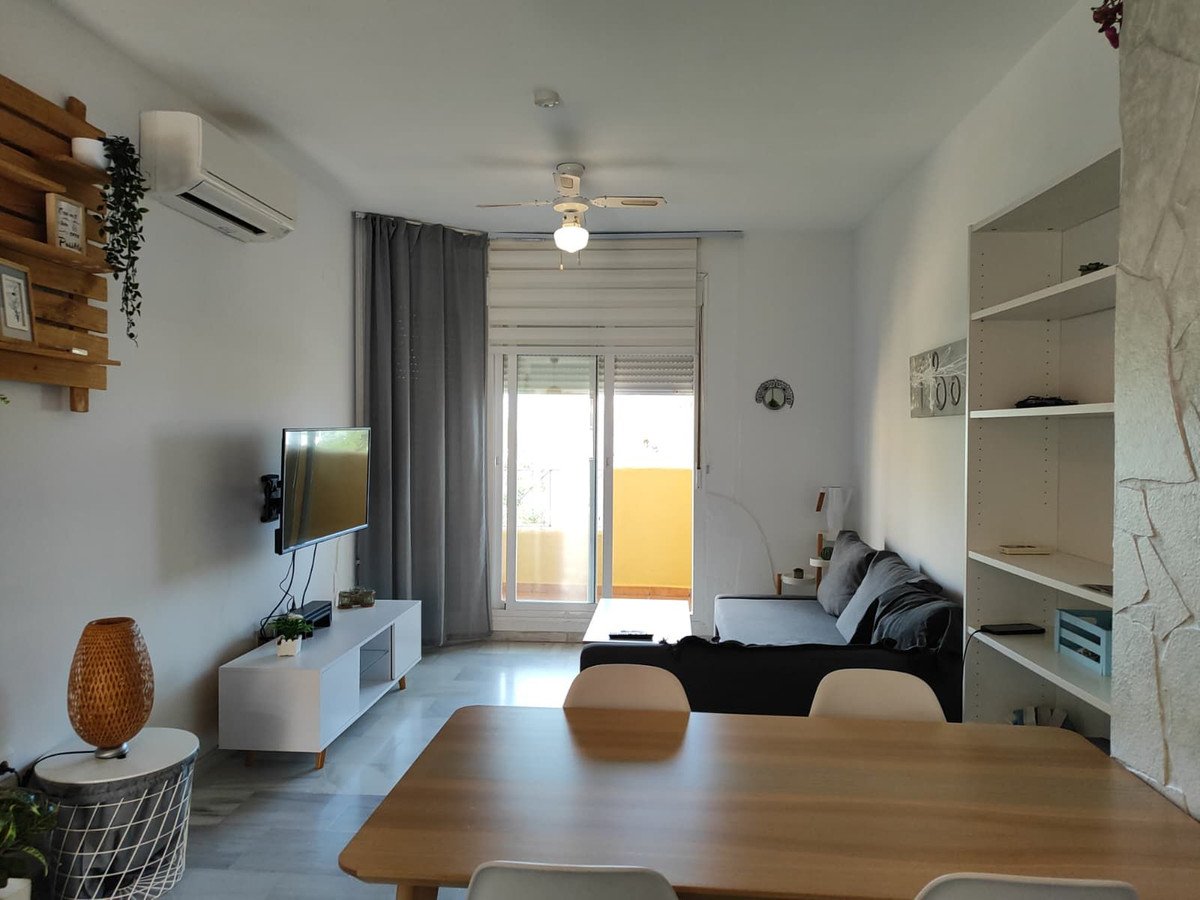 2 Bed Middle Floor Apartment in Fuengirola