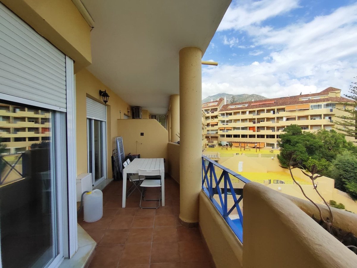 2 Bed Middle Floor Apartment in Fuengirola