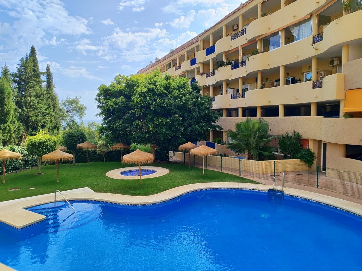 2 Bed Middle Floor Apartment in Fuengirola