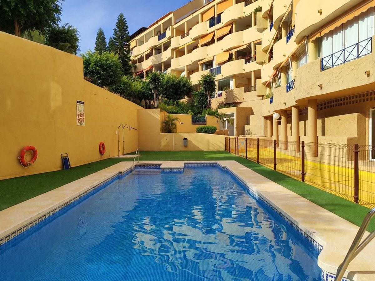 2 Bed Middle Floor Apartment in Fuengirola