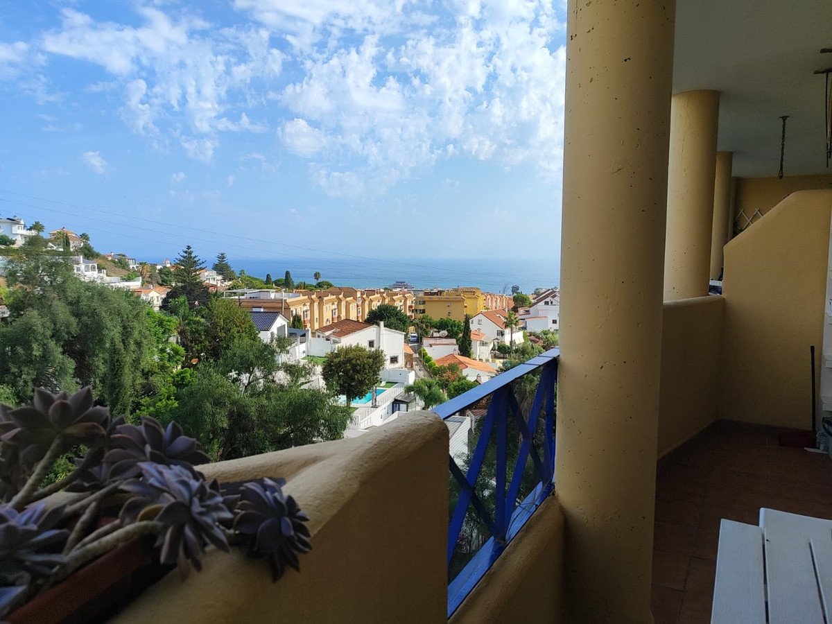 2 Bed Middle Floor Apartment in Fuengirola