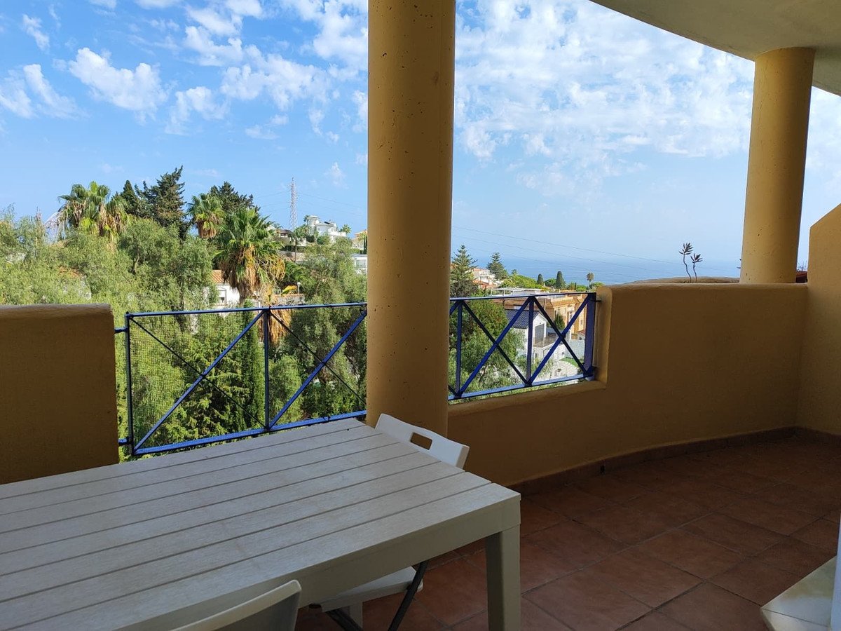 2 Bed Middle Floor Apartment in Fuengirola