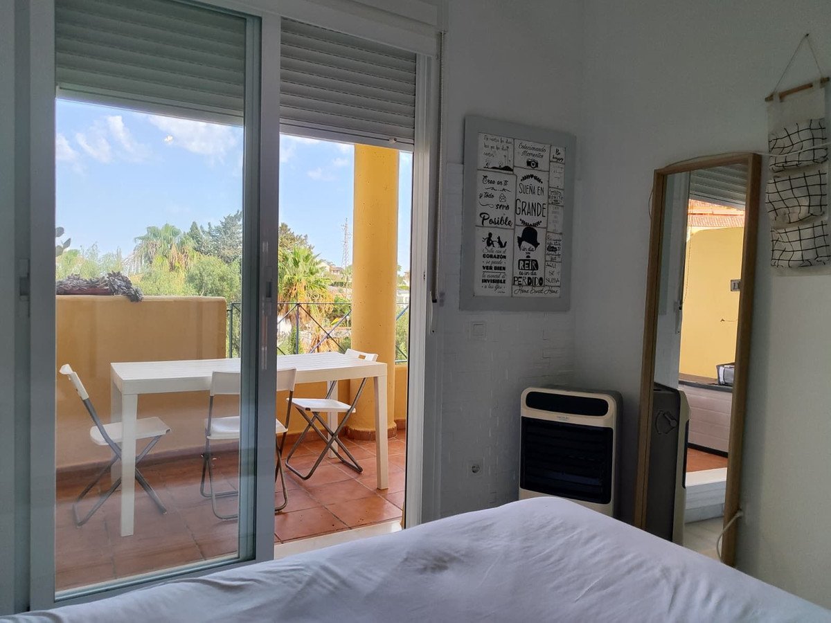 2 Bed Middle Floor Apartment in Fuengirola