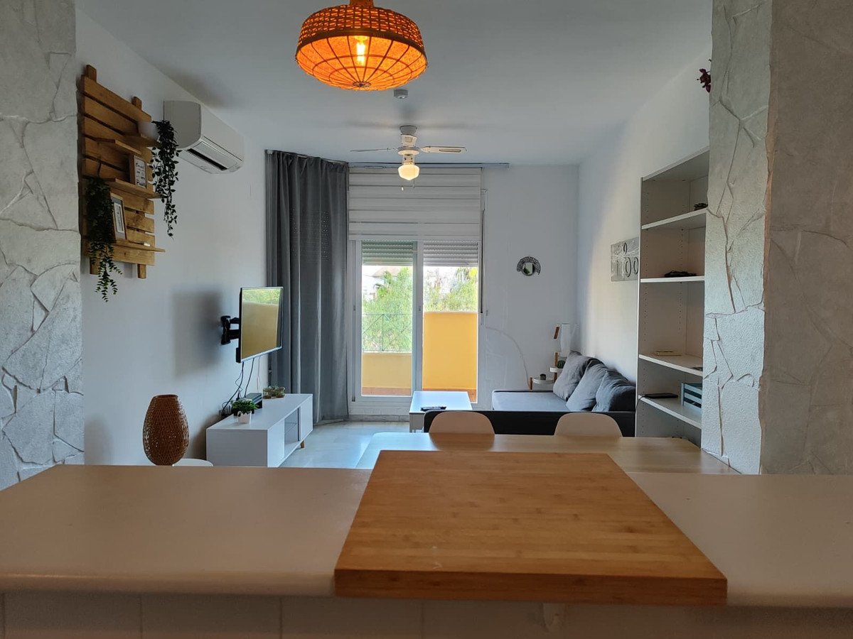 2 Bed Middle Floor Apartment in Fuengirola