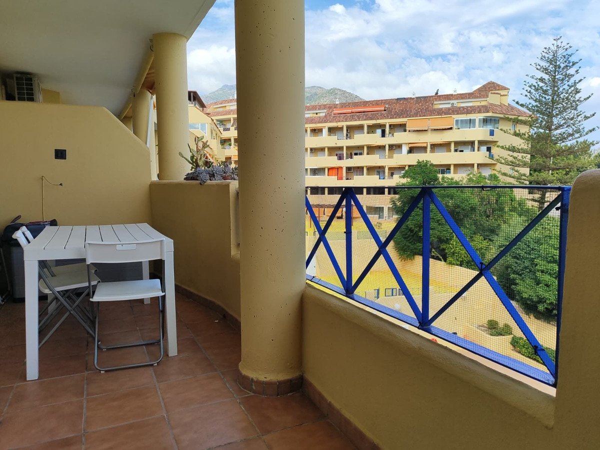 2 Bed Middle Floor Apartment in Fuengirola