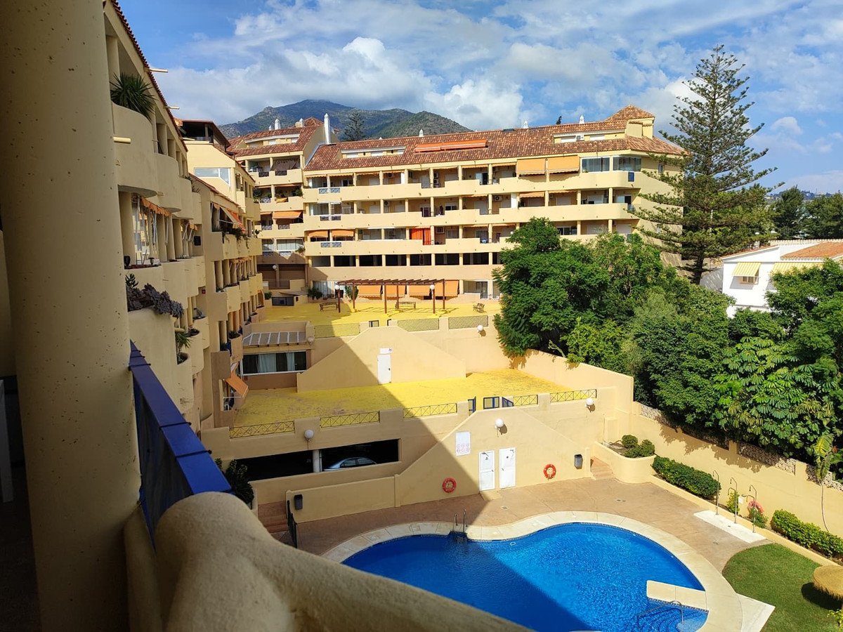 2 Bed Middle Floor Apartment in Fuengirola