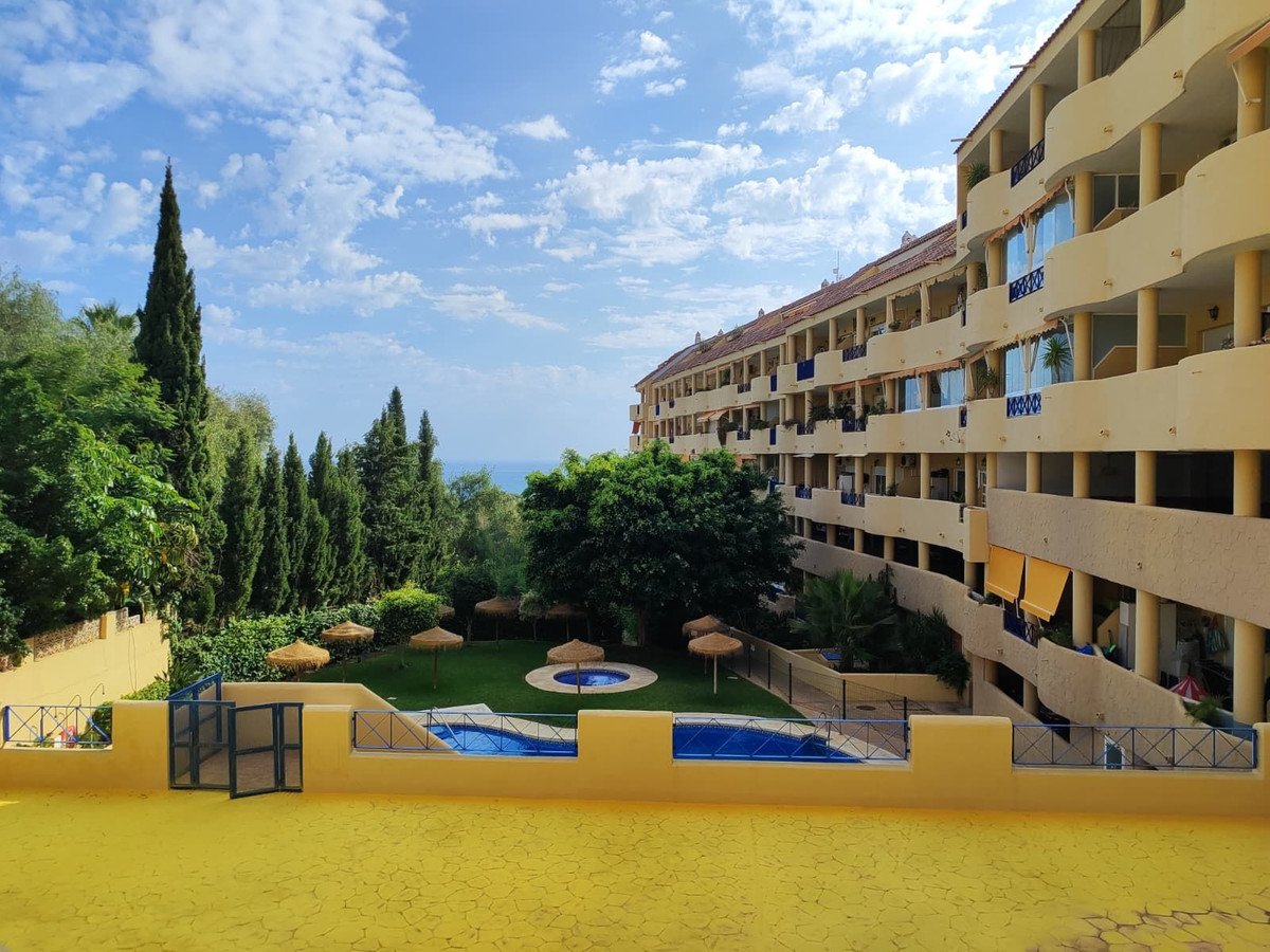 2 Bed Middle Floor Apartment in Fuengirola