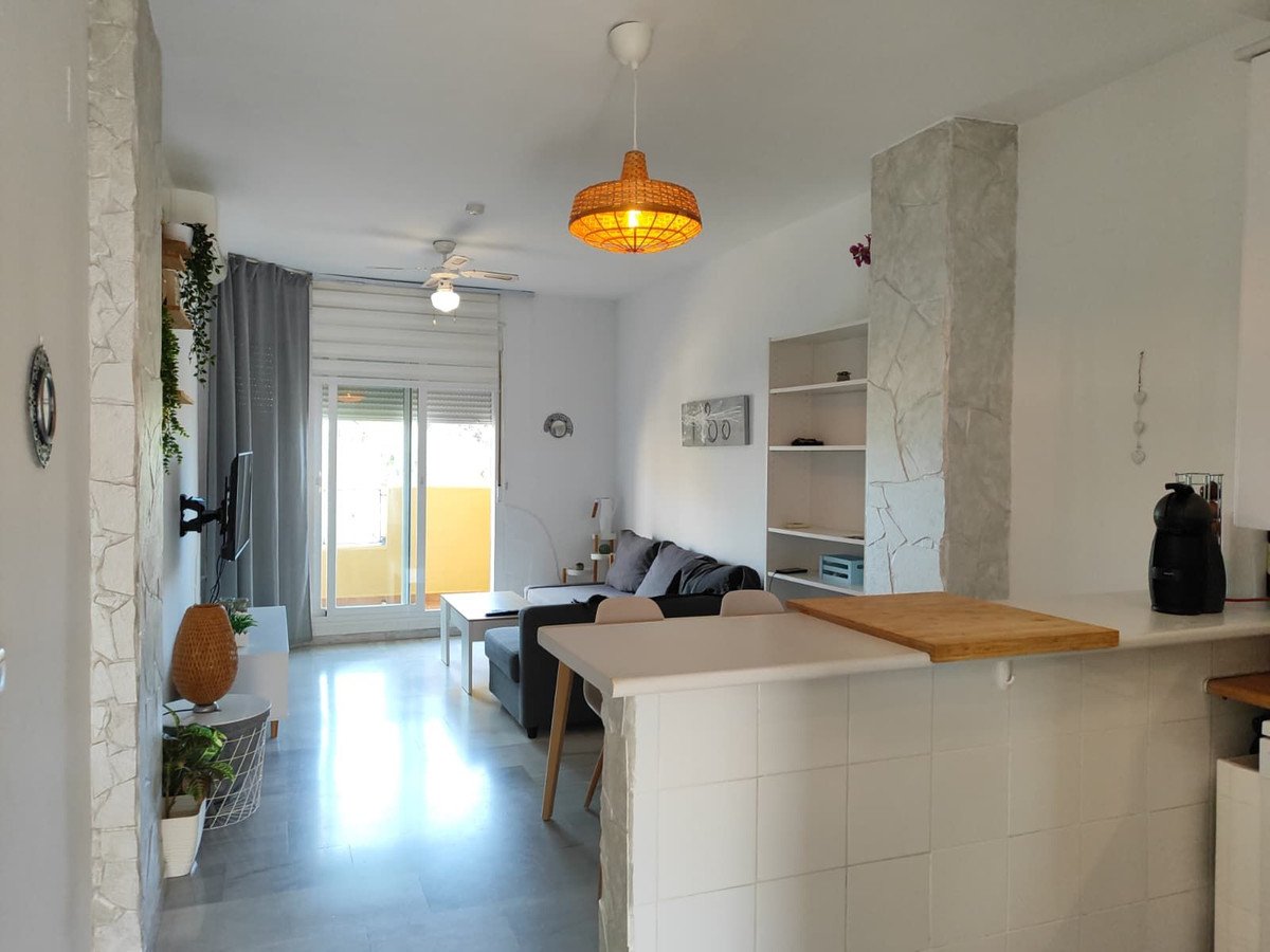 2 Bed Middle Floor Apartment in Fuengirola