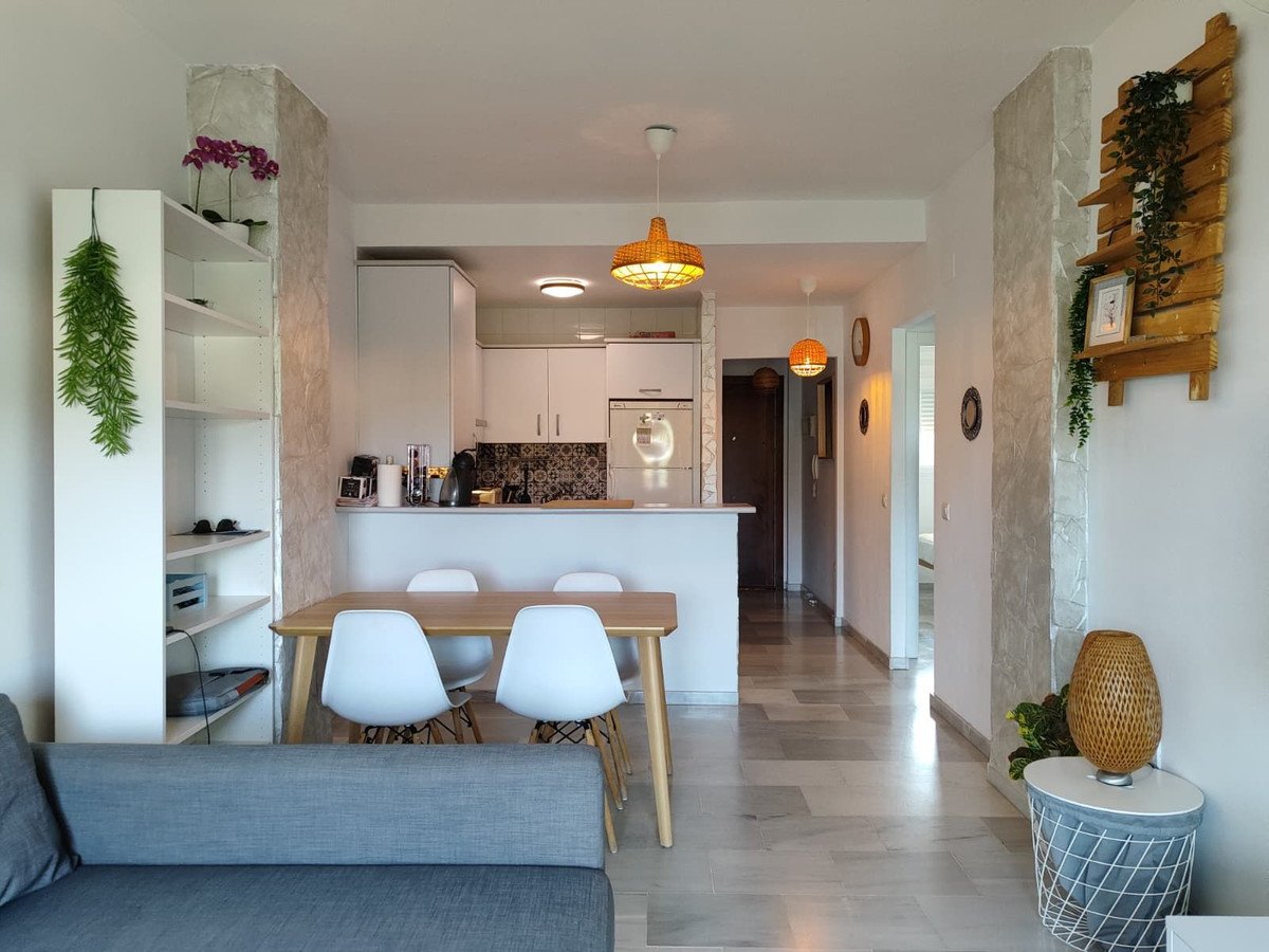 2 Bed Middle Floor Apartment in Fuengirola