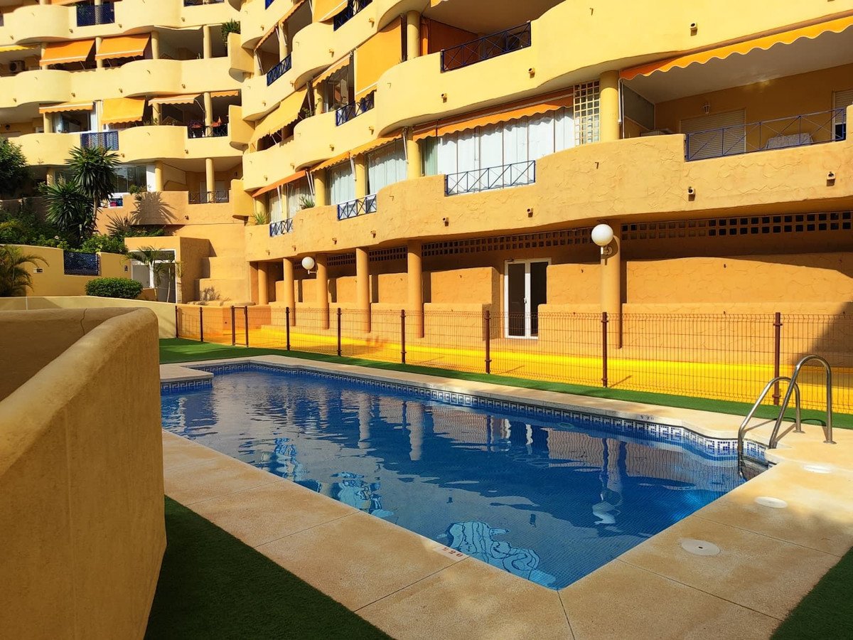 2 Bed Middle Floor Apartment in Fuengirola