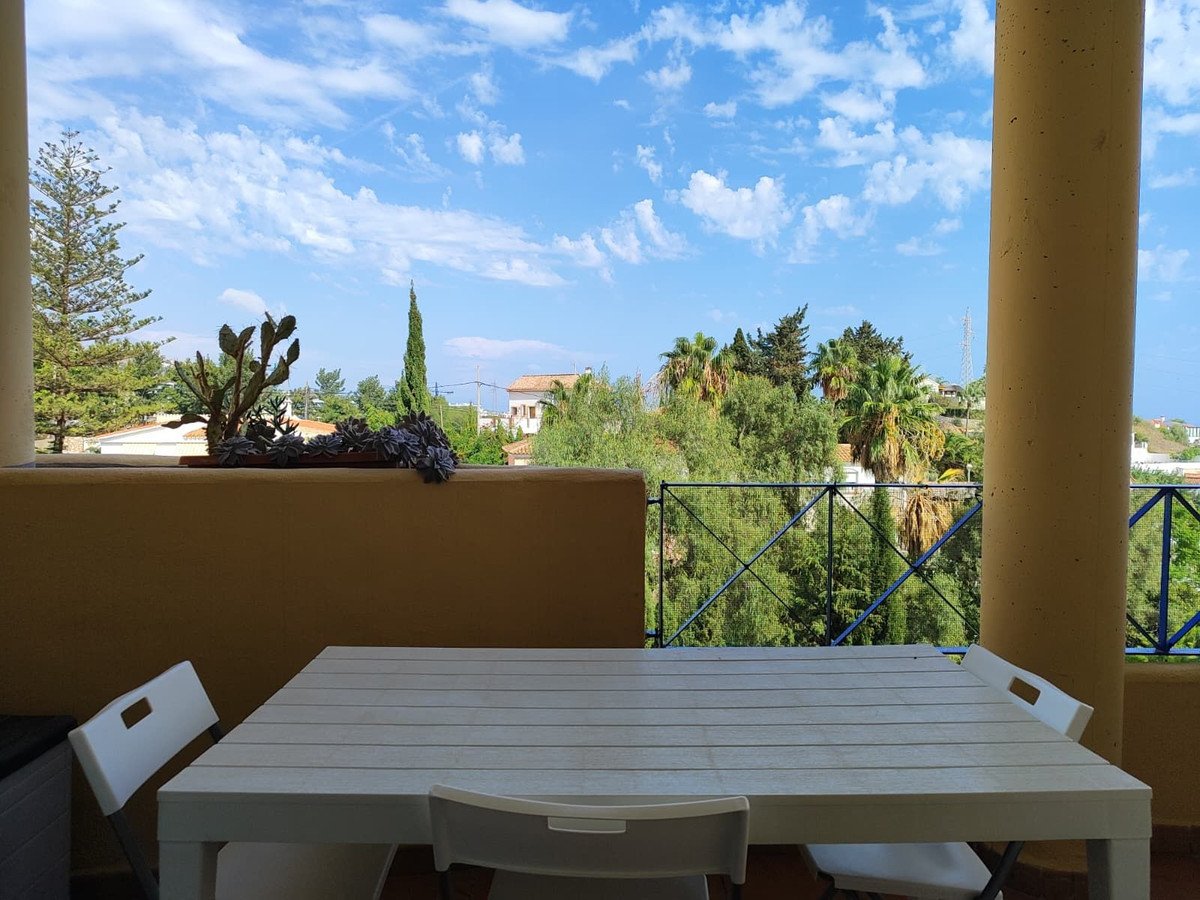 2 Bed Middle Floor Apartment in Fuengirola