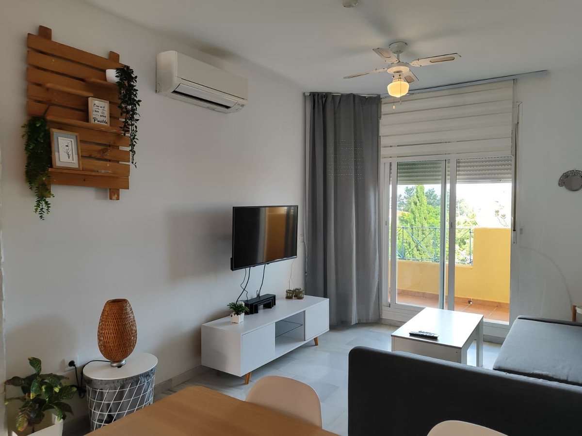 2 Bed Middle Floor Apartment in Fuengirola