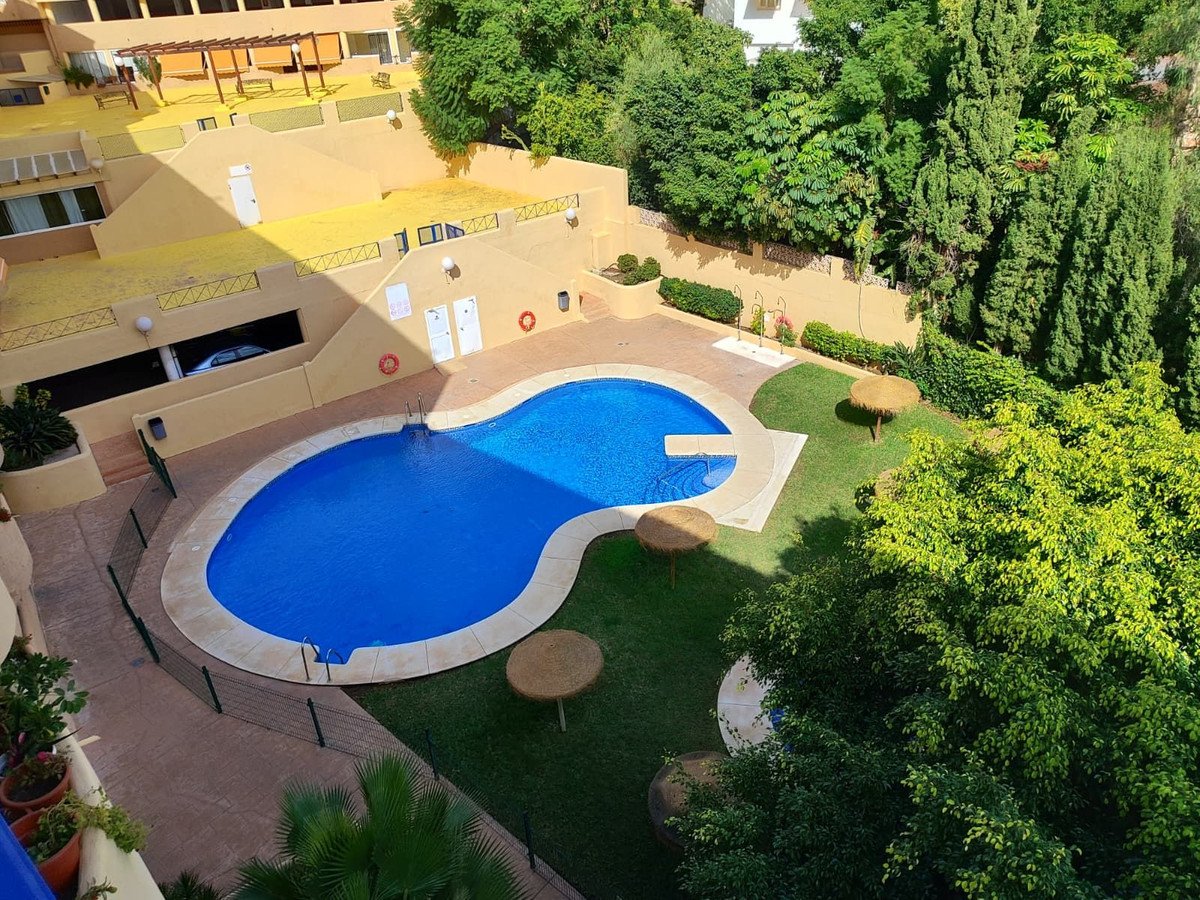 2 Bed Middle Floor Apartment in Fuengirola