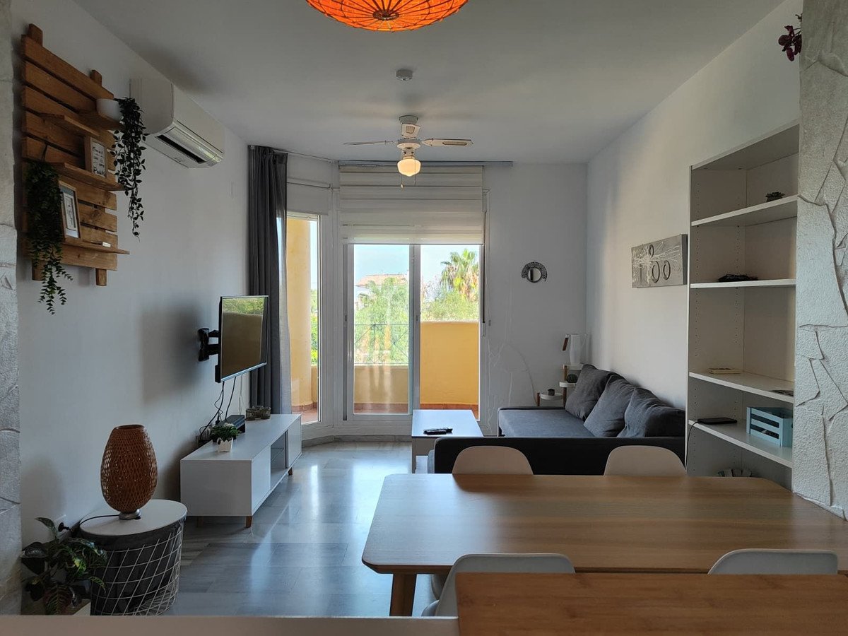 2 Bed Middle Floor Apartment in Fuengirola