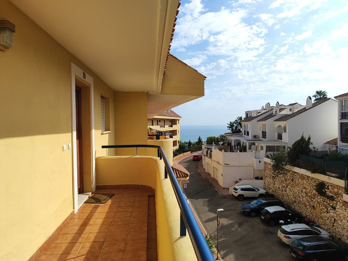 2 Bed Middle Floor Apartment in Fuengirola