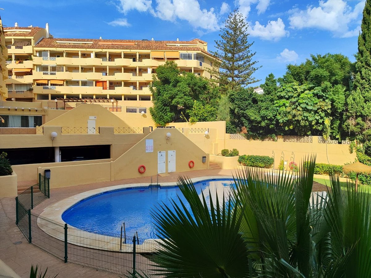 2 Bed Middle Floor Apartment in Fuengirola