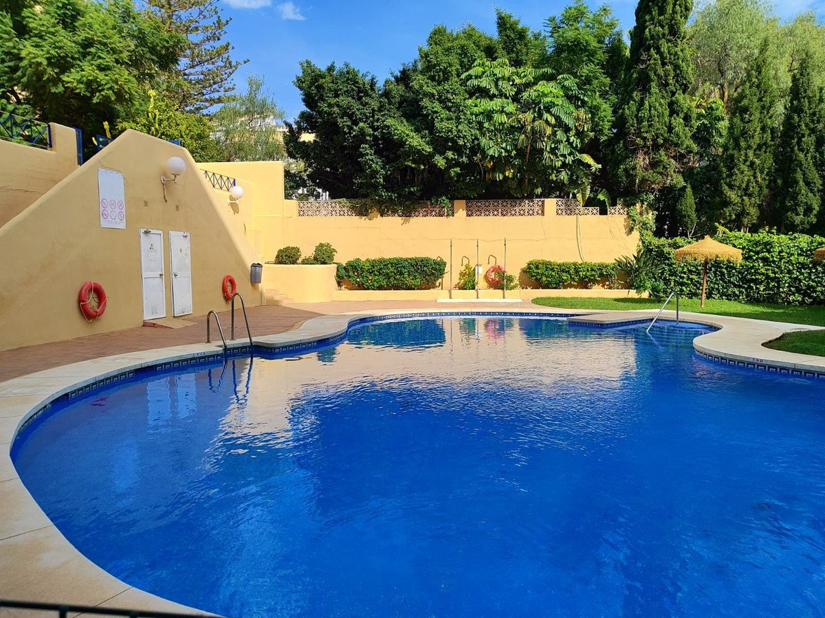 2 Bed Middle Floor Apartment in Fuengirola