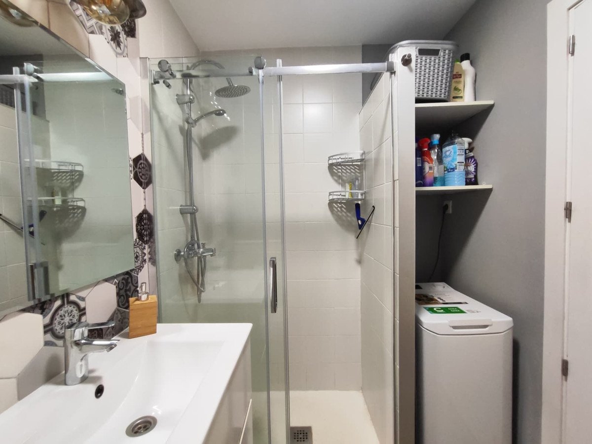 2 Bed Middle Floor Apartment in Fuengirola