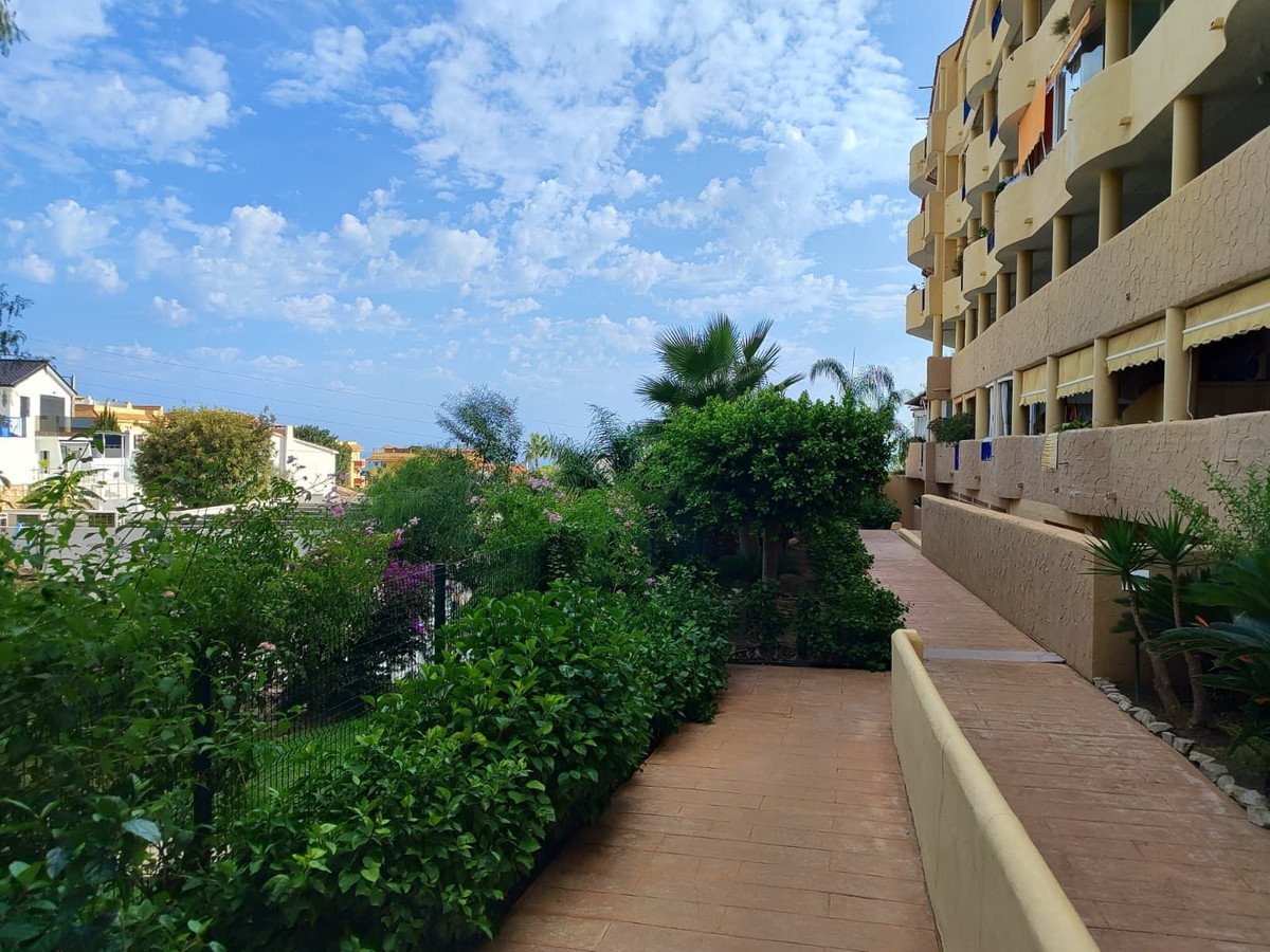 2 Bed Middle Floor Apartment in Fuengirola