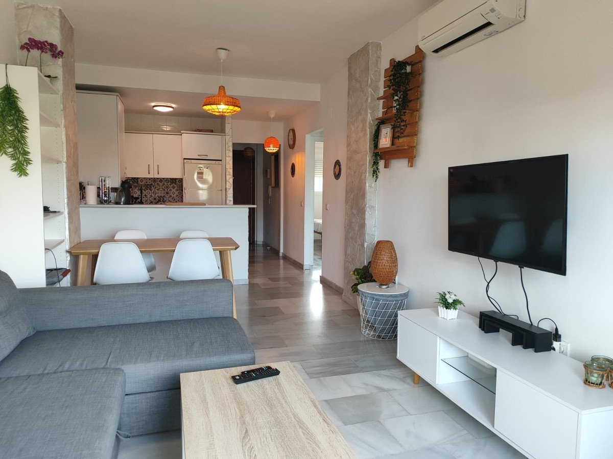 2 Bed Middle Floor Apartment in Fuengirola