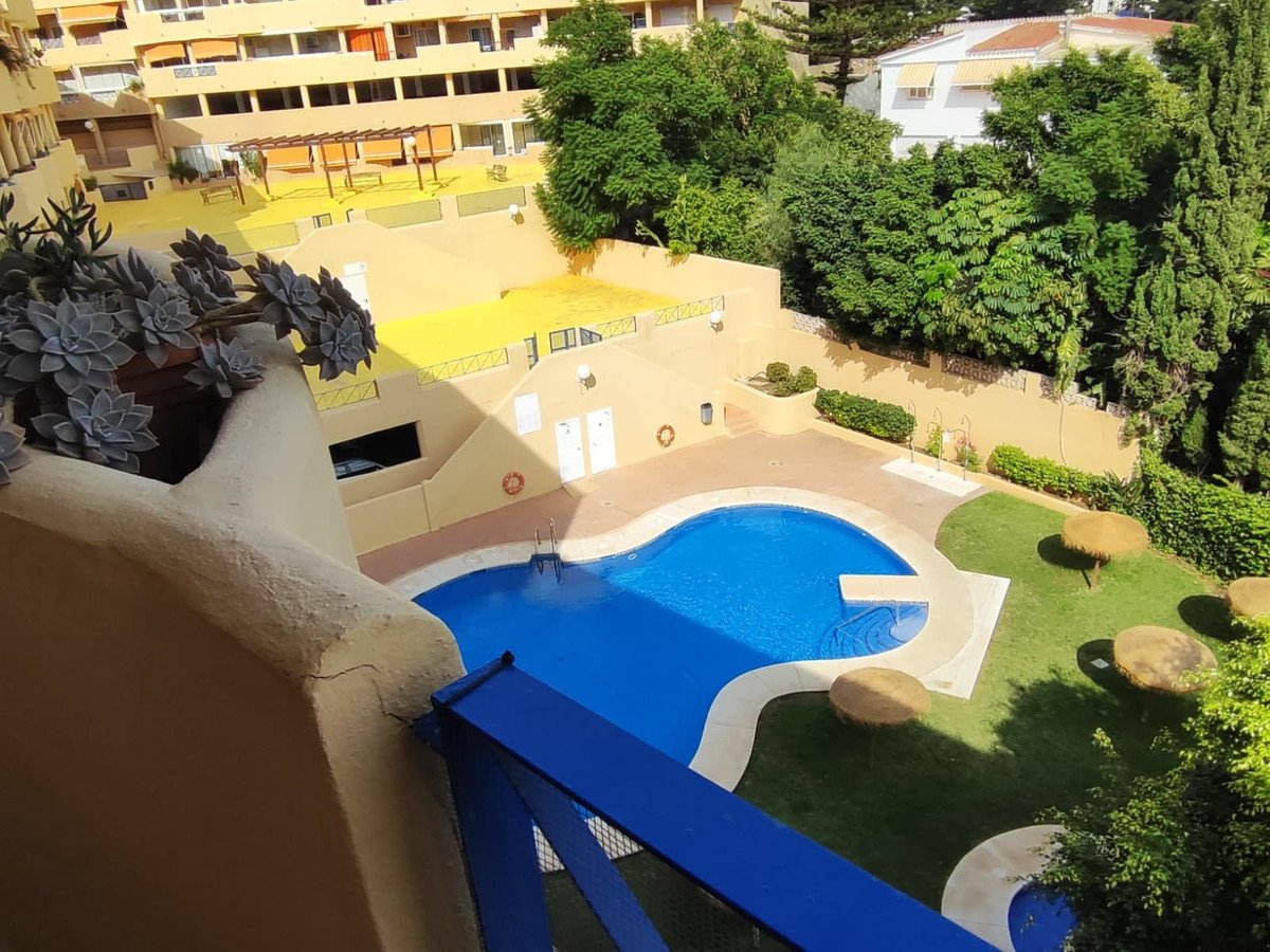 2 Bed Middle Floor Apartment in Fuengirola