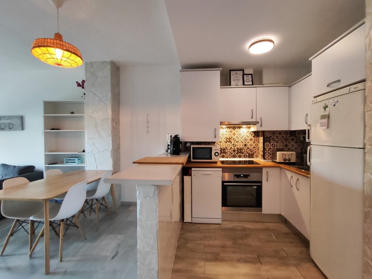 2 Bed Middle Floor Apartment in Fuengirola