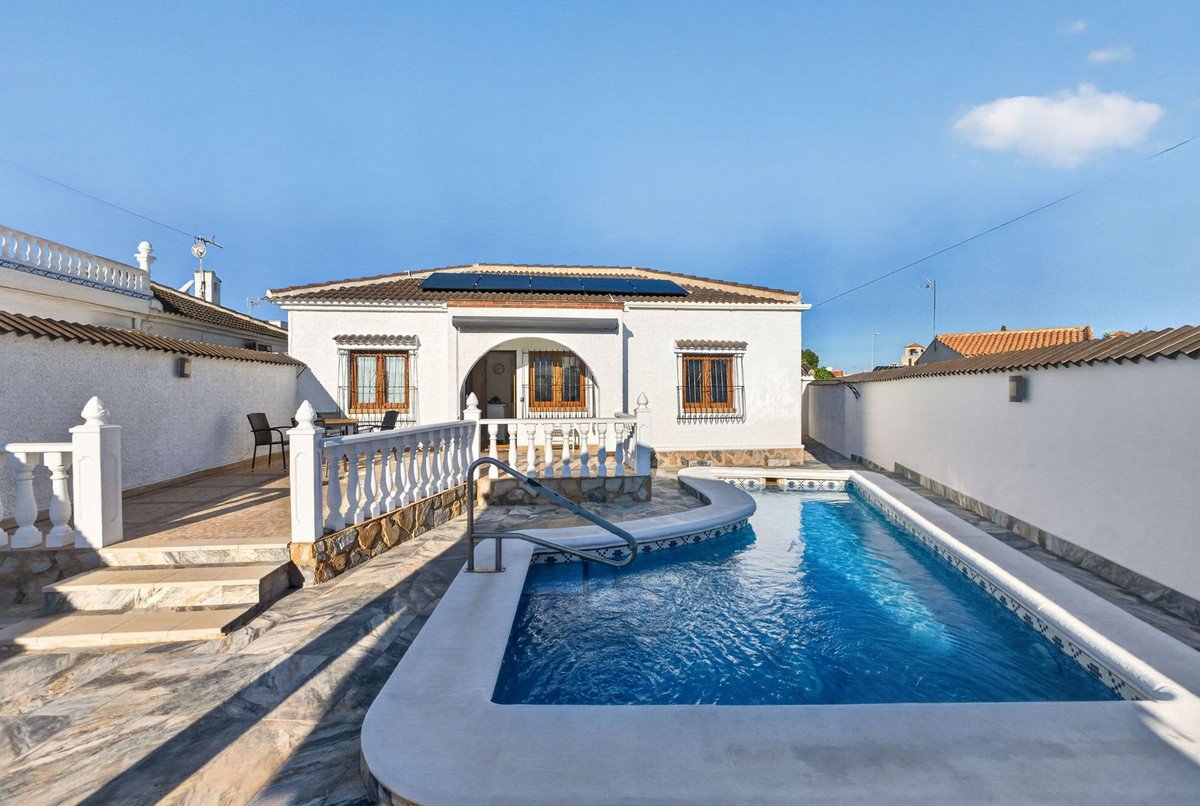 3 Bed Detached Villa in Torrevieja
