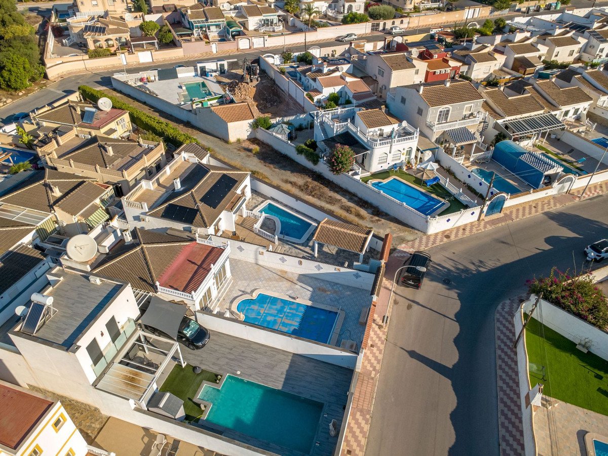 3 Bed Detached Villa in Torrevieja
