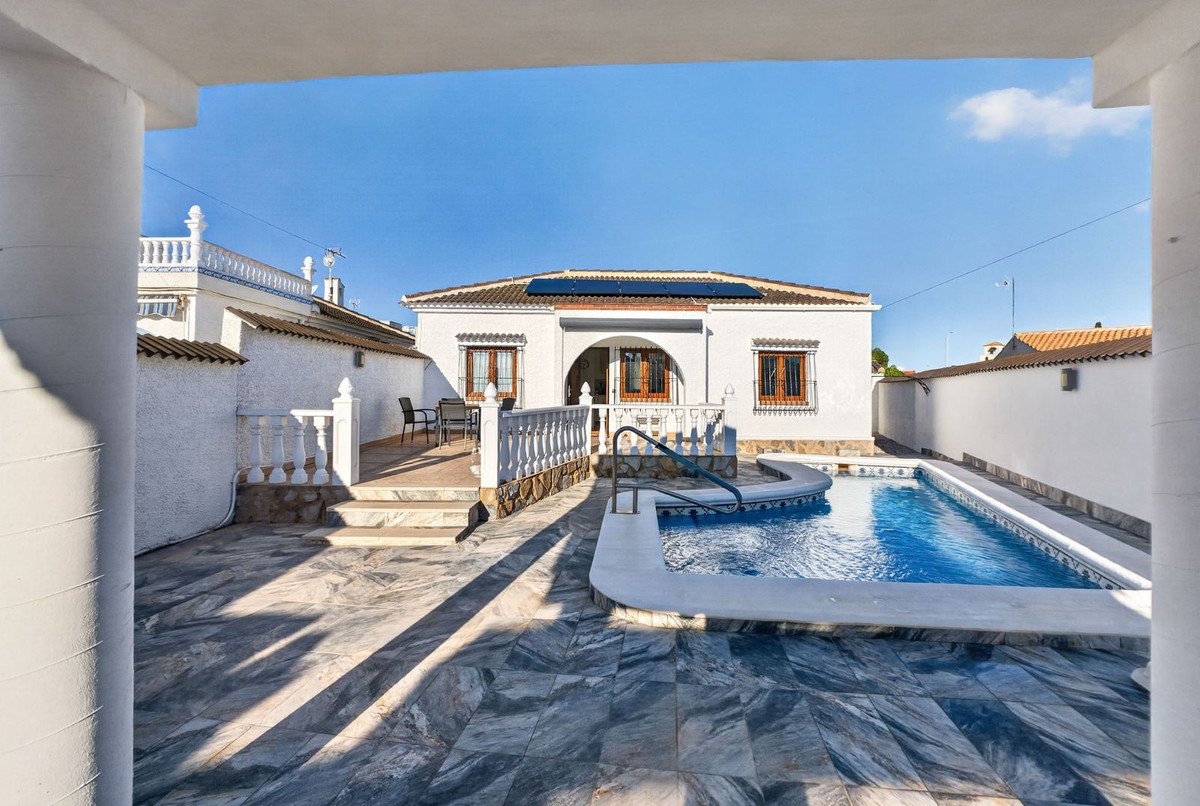 3 Bed Detached Villa in Torrevieja
