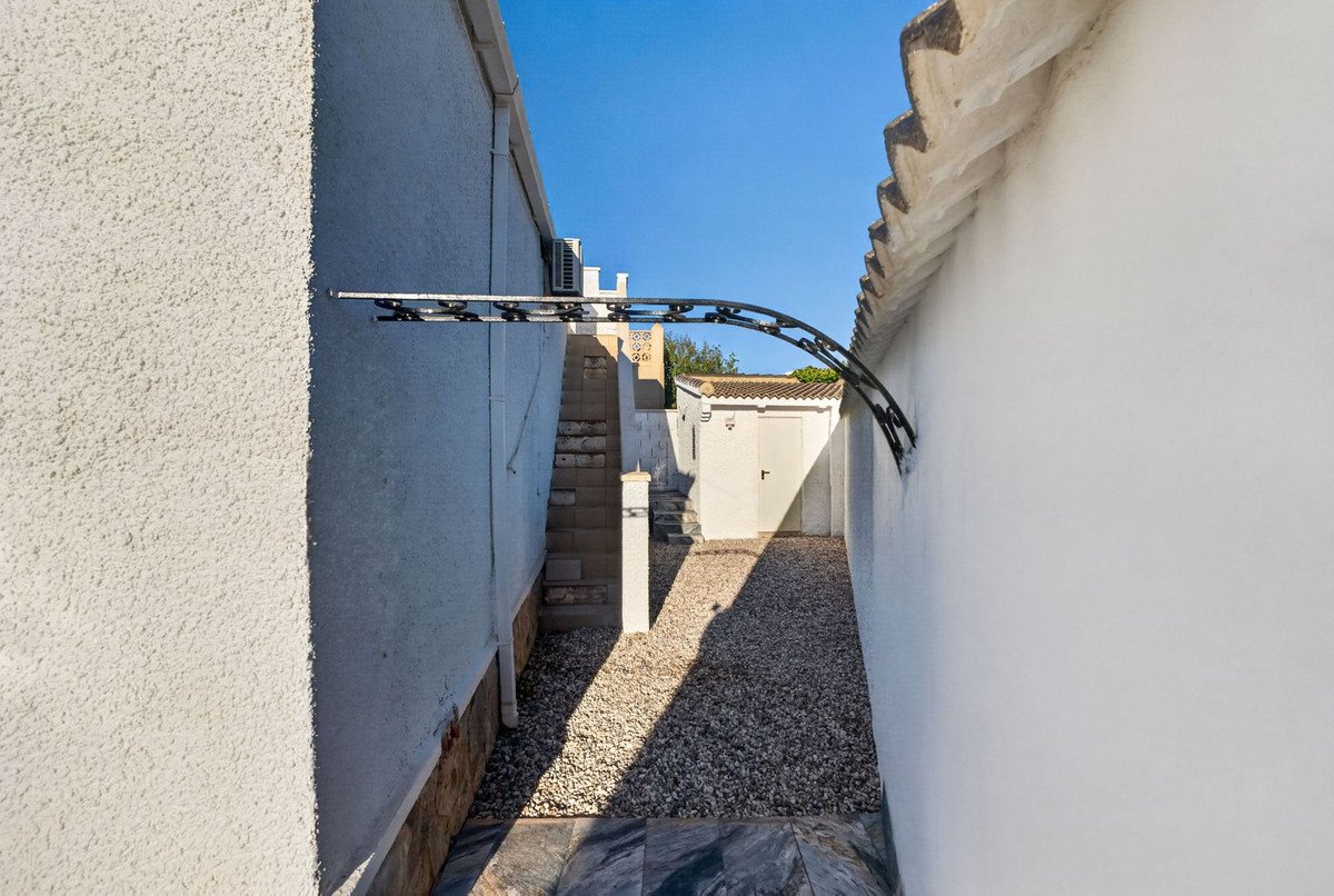 3 Bed Detached Villa in Torrevieja