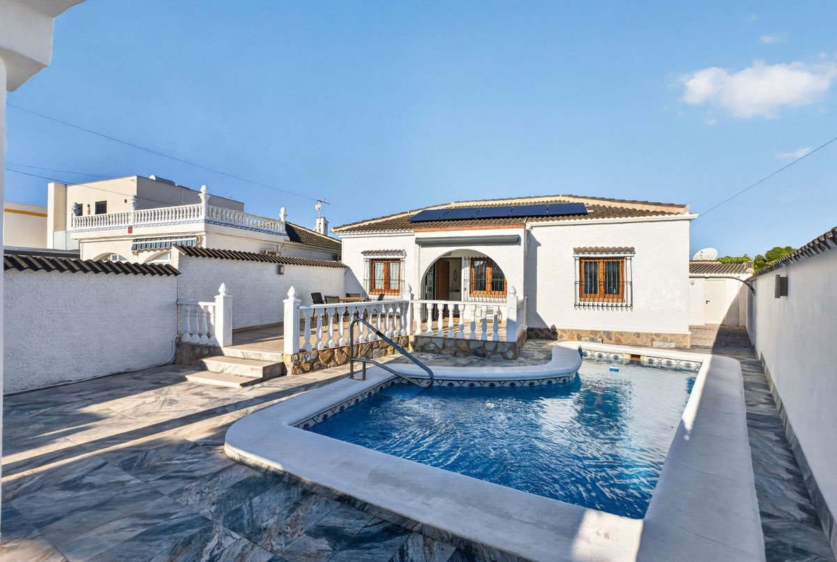 3 Bed Detached Villa in Torrevieja
