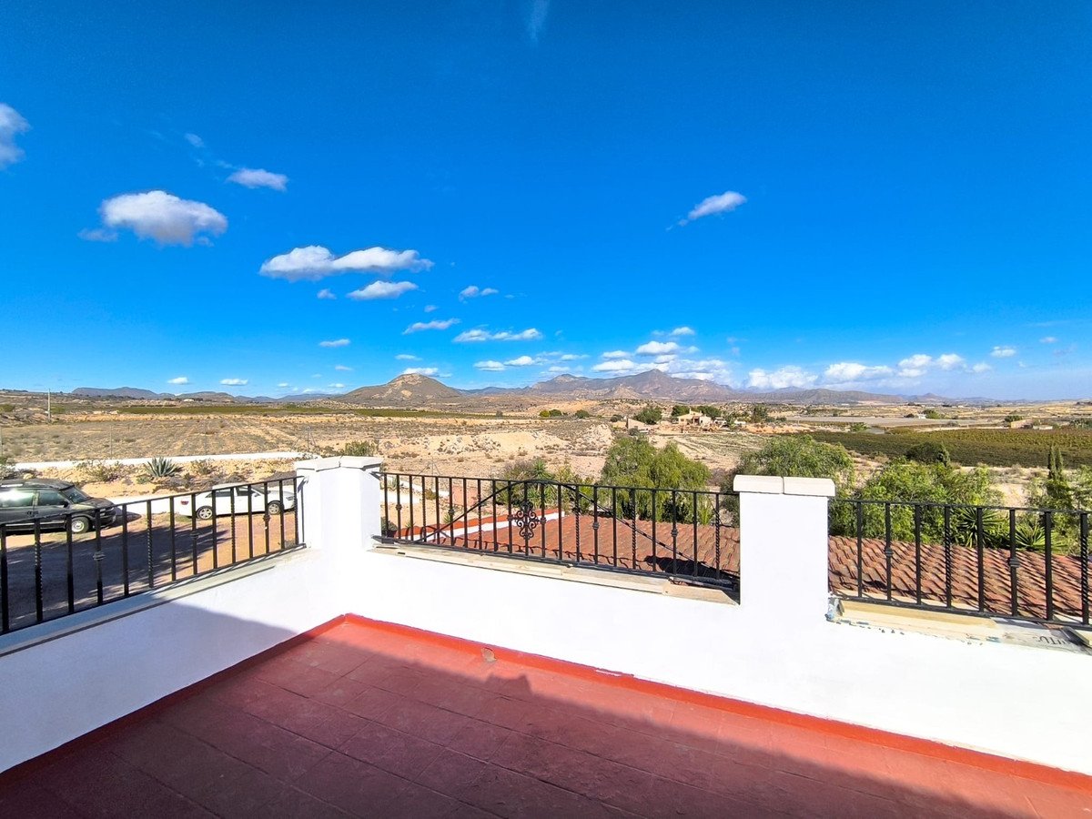 8 Bed Detached Villa in Novelda