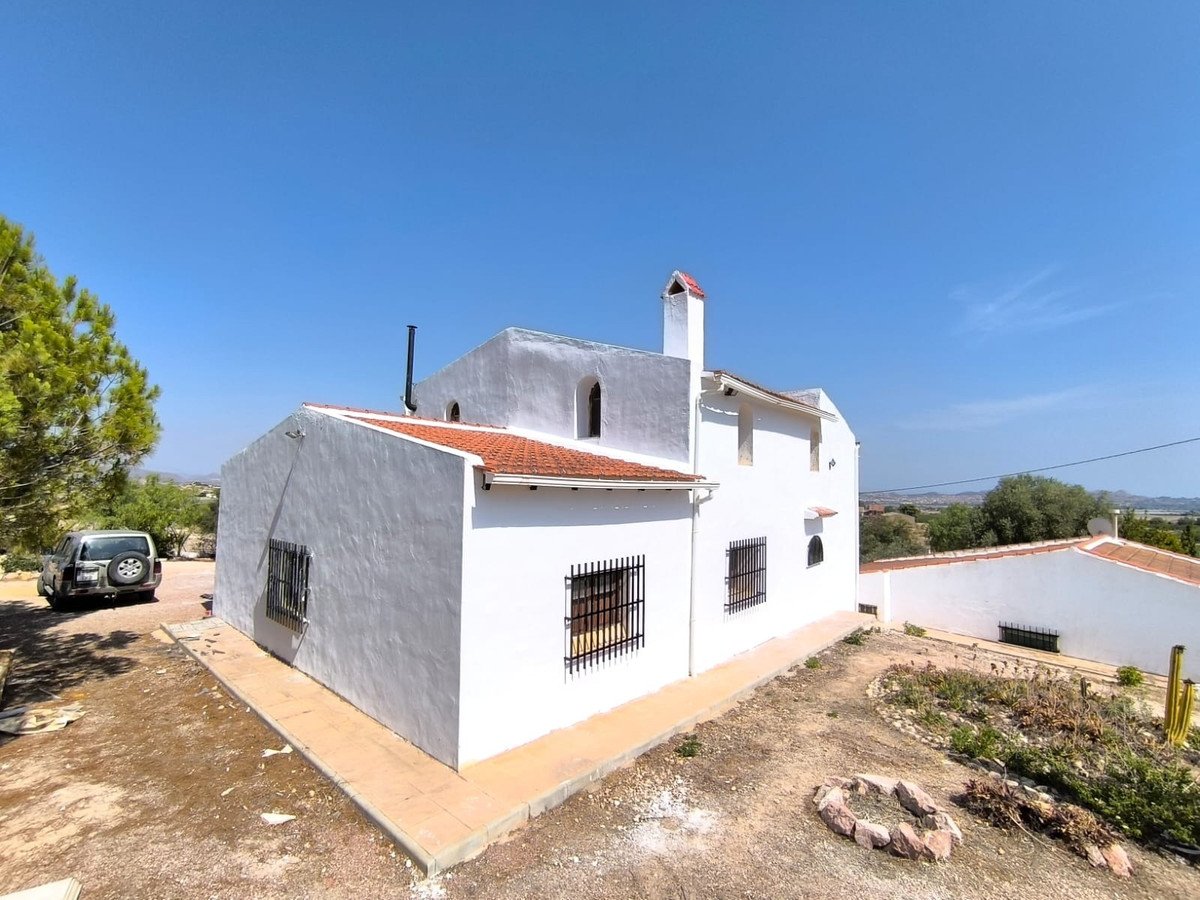 8 Bed Detached Villa in Novelda