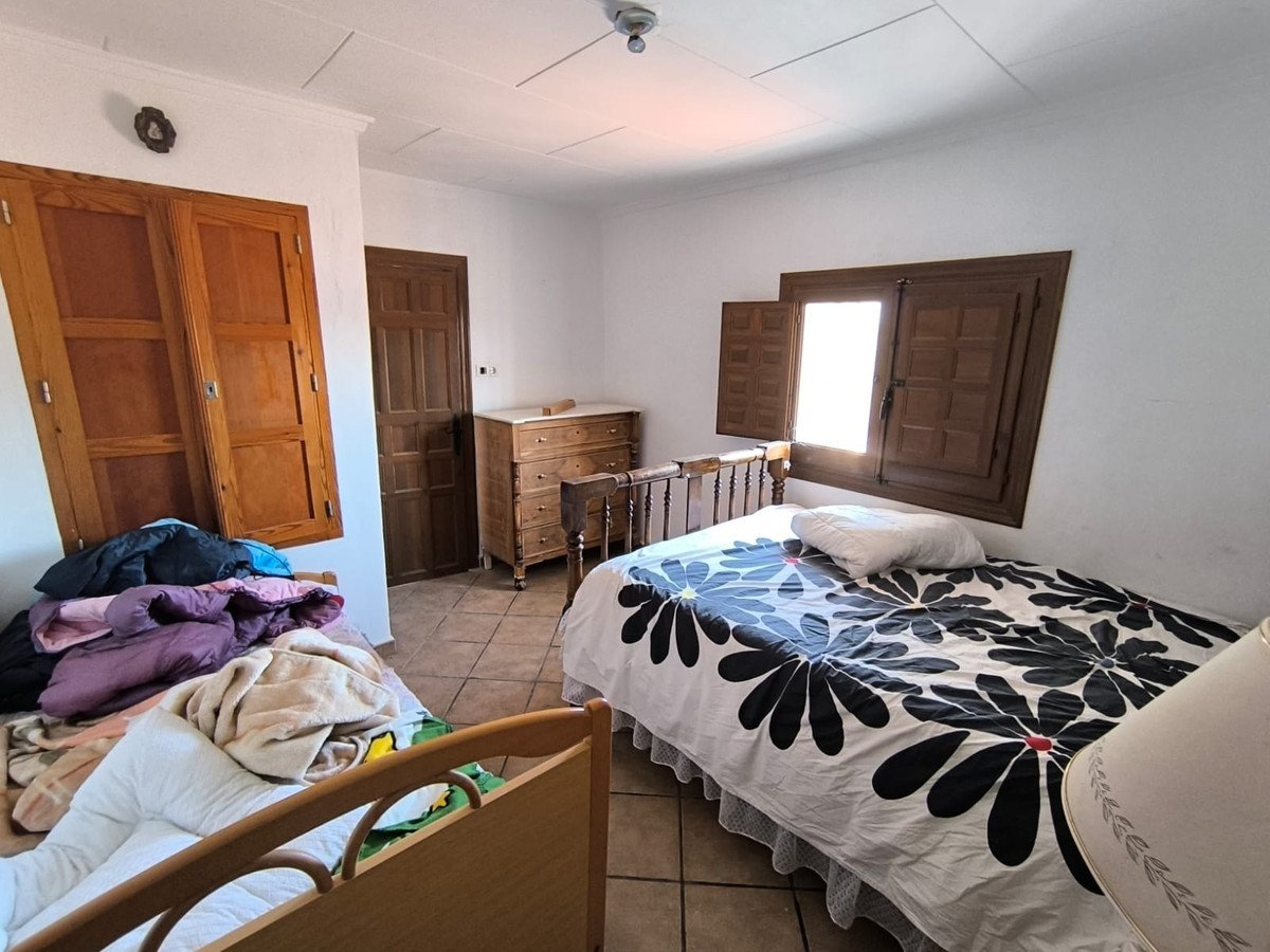 8 Bed Detached Villa in Novelda