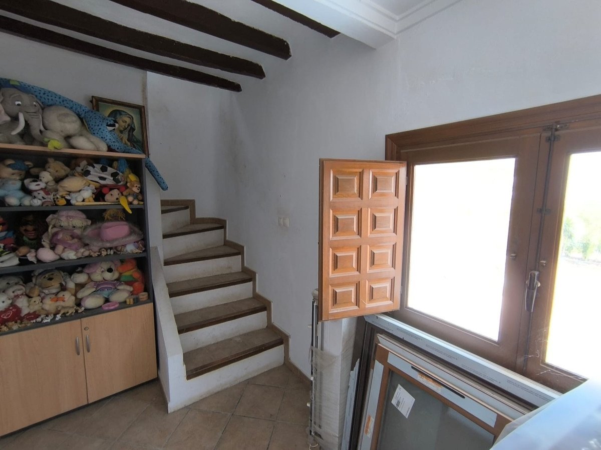 8 Bed Detached Villa in Novelda