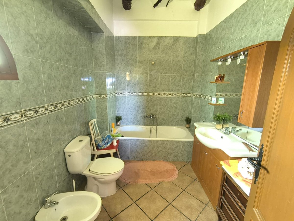 8 Bed Detached Villa in Novelda