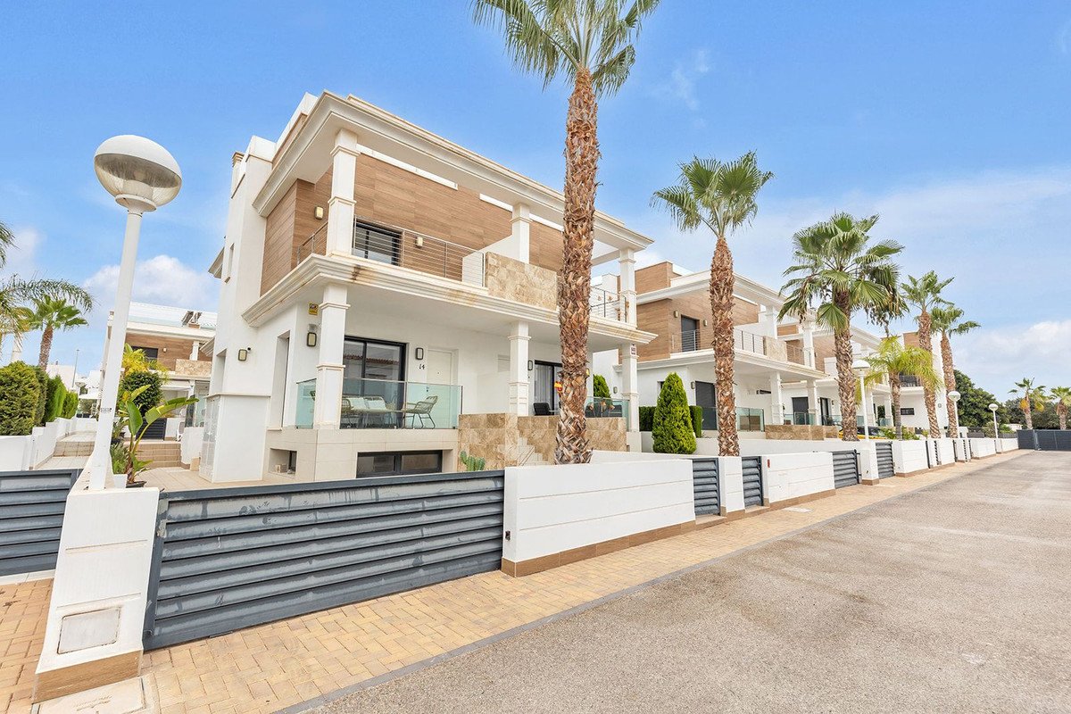 4 Bed Semi-Detached House in Ciudad Quesada