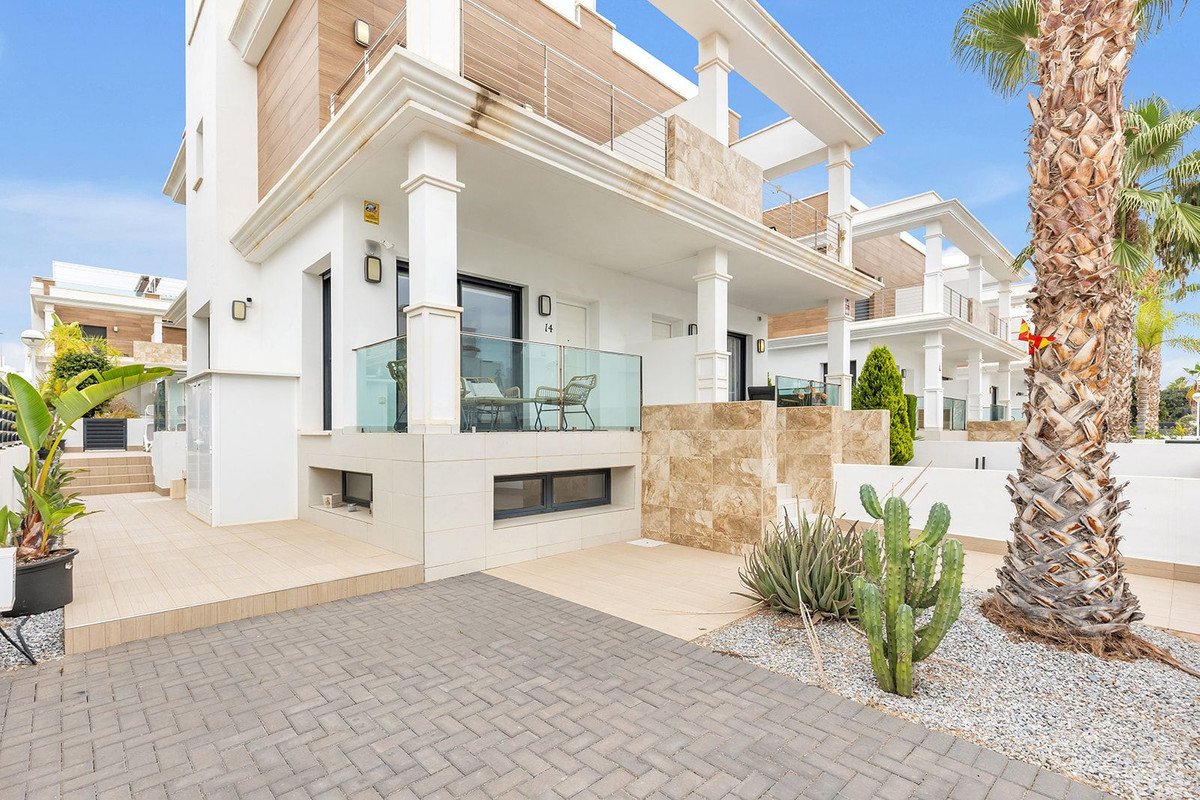 4 Bed Semi-Detached House in Ciudad Quesada