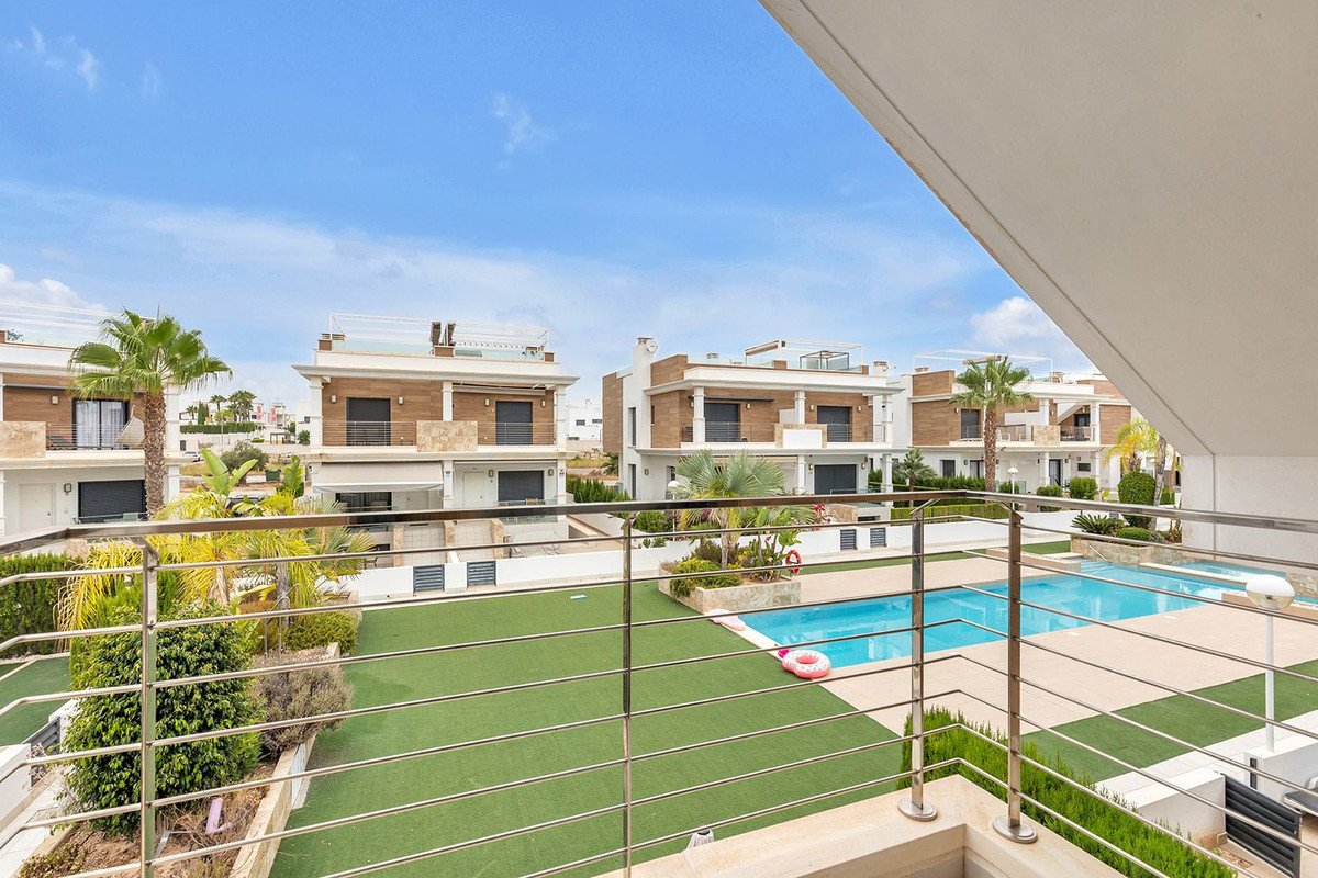 4 Bed Semi-Detached House in Ciudad Quesada