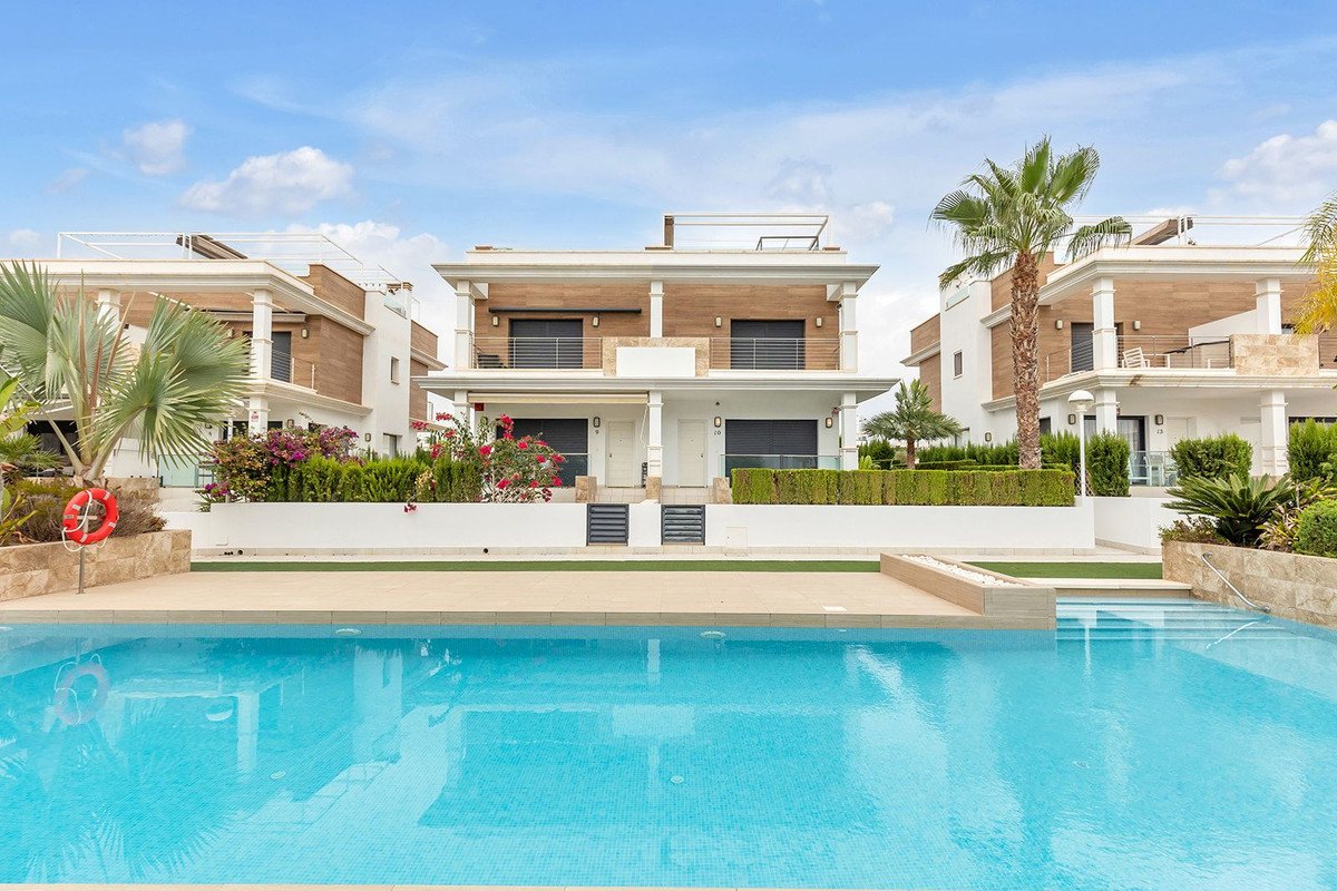 4 Bed Semi-Detached House in Ciudad Quesada