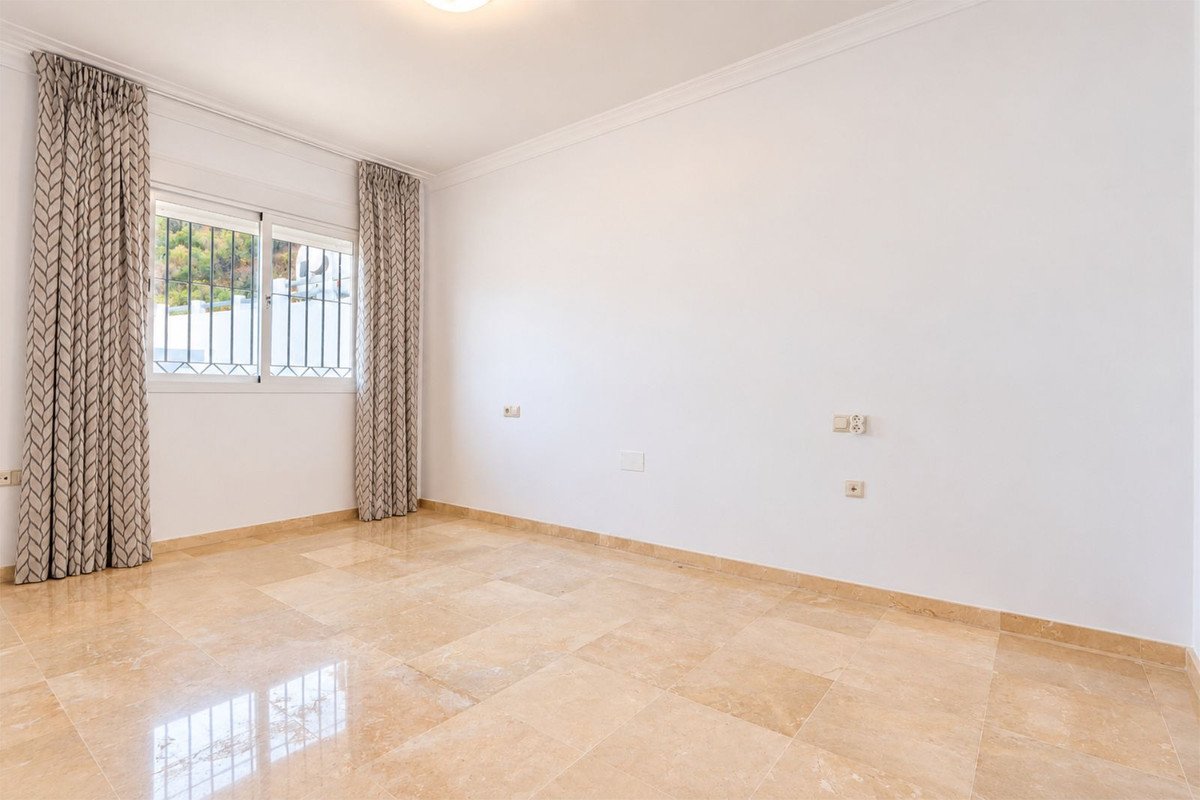 3 Bed Middle Floor Apartment in La Mairena