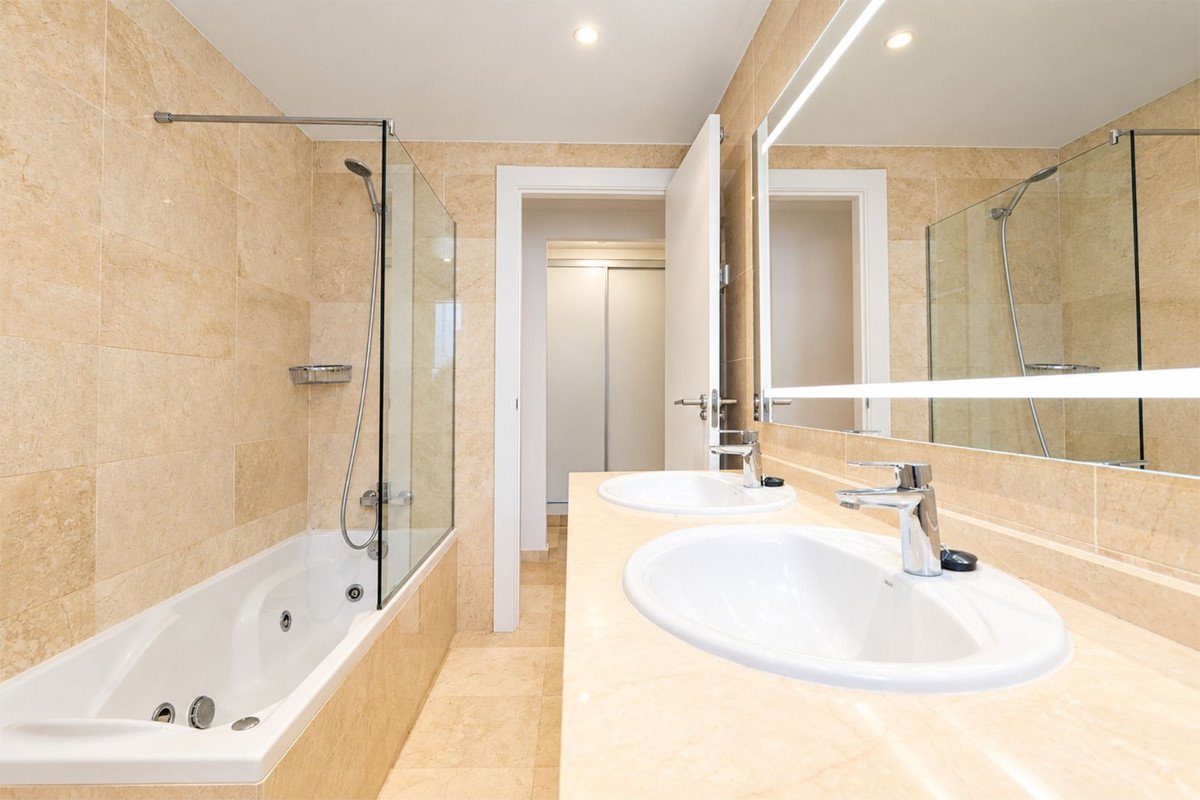3 Bed Middle Floor Apartment in La Mairena