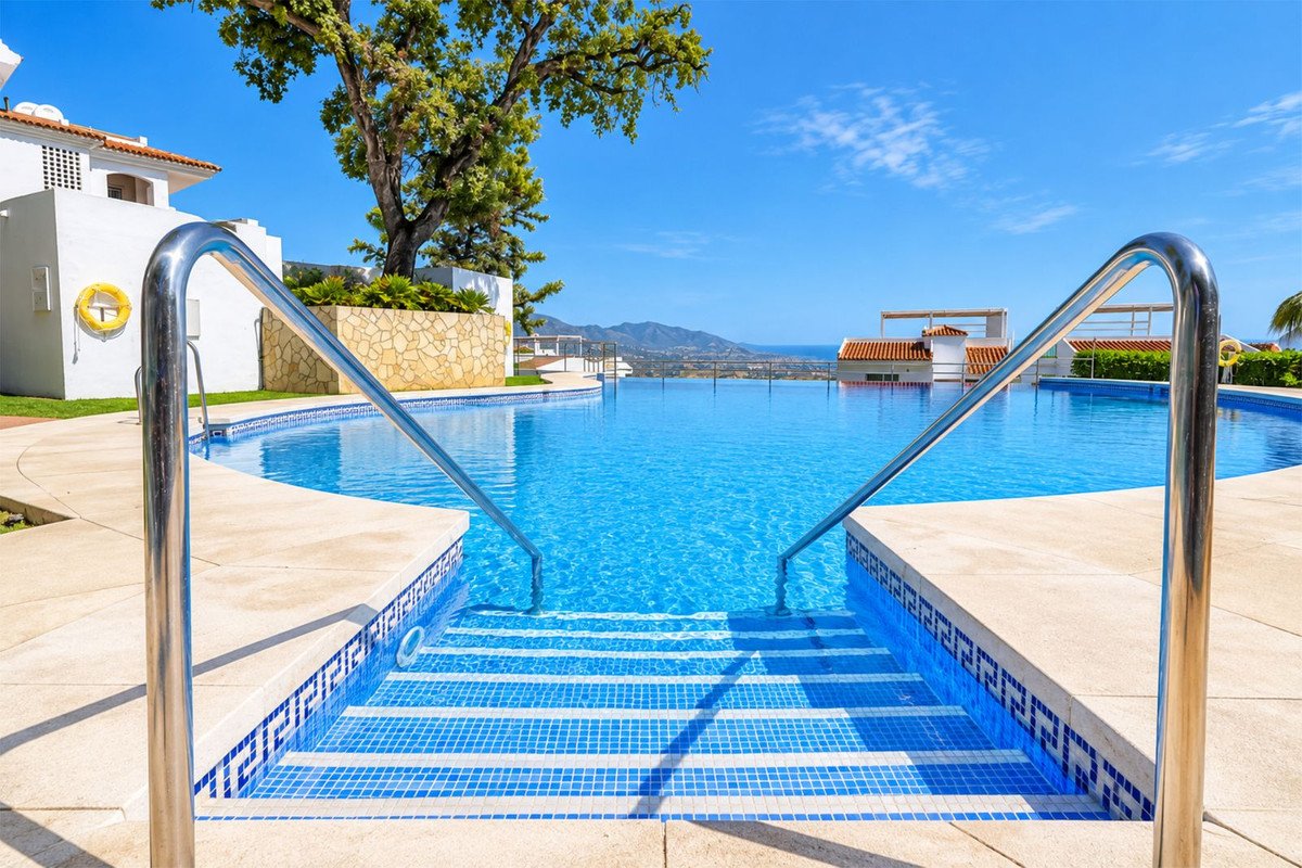 3 Bed Middle Floor Apartment in La Mairena
