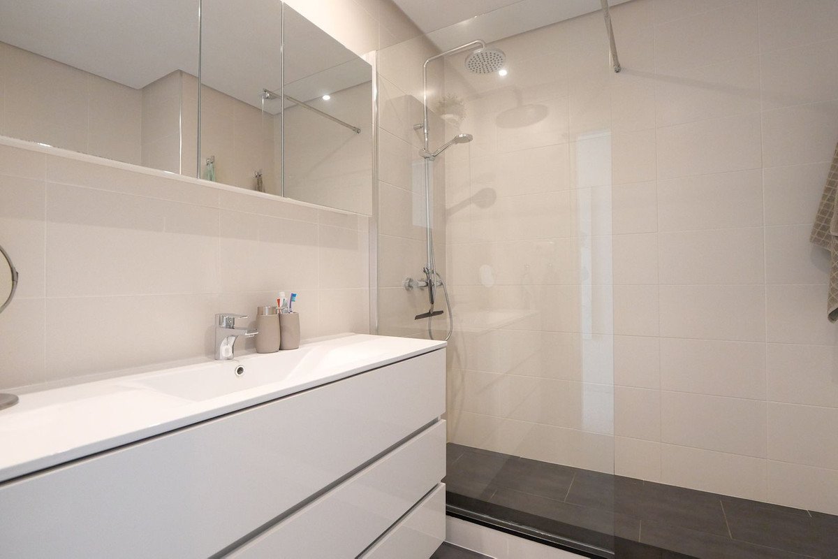 2 Bed Middle Floor Apartment in Riviera del Sol